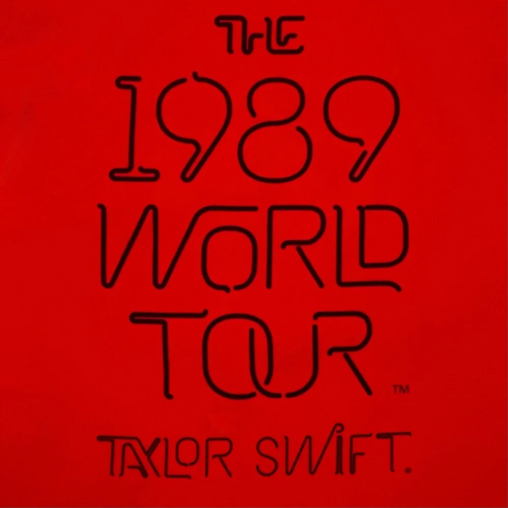 EUC. Taylor Swift™ Red Concert Tee | 1989 Tour T-Shirt | Swifty Merch | Medium - Picture 8 of 11